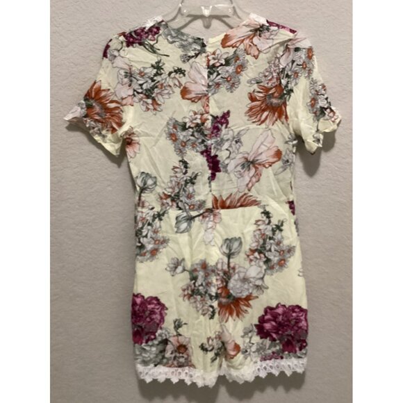 Shein Floral Lace Trim Romper Women's V-Neck Short Sleeve Zipper Closure - Picture 3 of 4